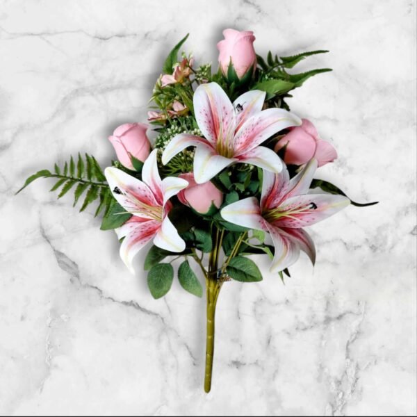 WhatsApp Image 2025-03-18 at 13.14.26 (1) 9270 Ramo Completo de Rosas, Lilium y Hojas con Detalles en Blanco