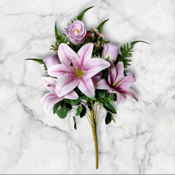 WhatsApp Image 2025-03-18 at 13.14.26 9270 Ramo Completo de Rosas, Lilium y Hojas con Detalles en Blanco