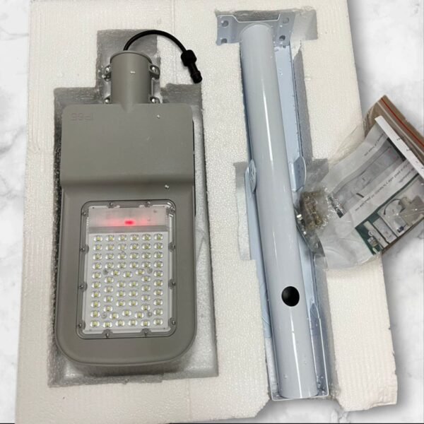 WhatsApp Image 2025-12-01 at 3.04.00 PM (1) Y0001 Foco Iluminacion para Exterior con Panel Solar